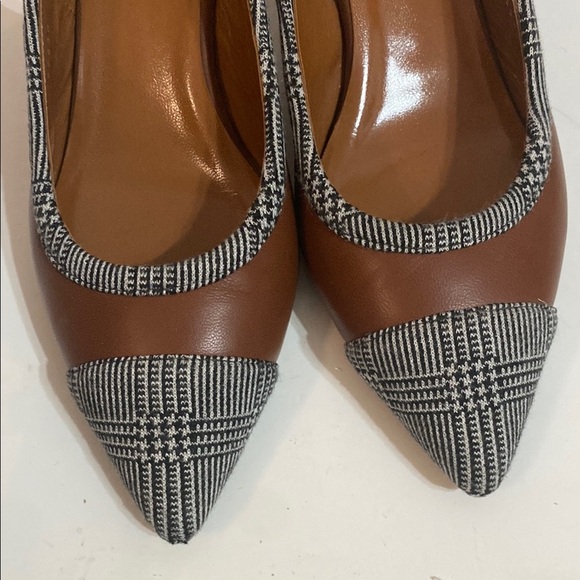 Aquatalia Elegant Brown and Black Slingback Heels - Picture 11 of 12